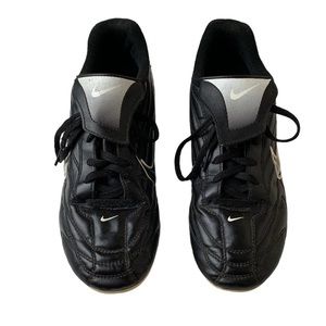 Nike Youth Big Kids Black Athletic Sports Soccer Cleats Size 6Y